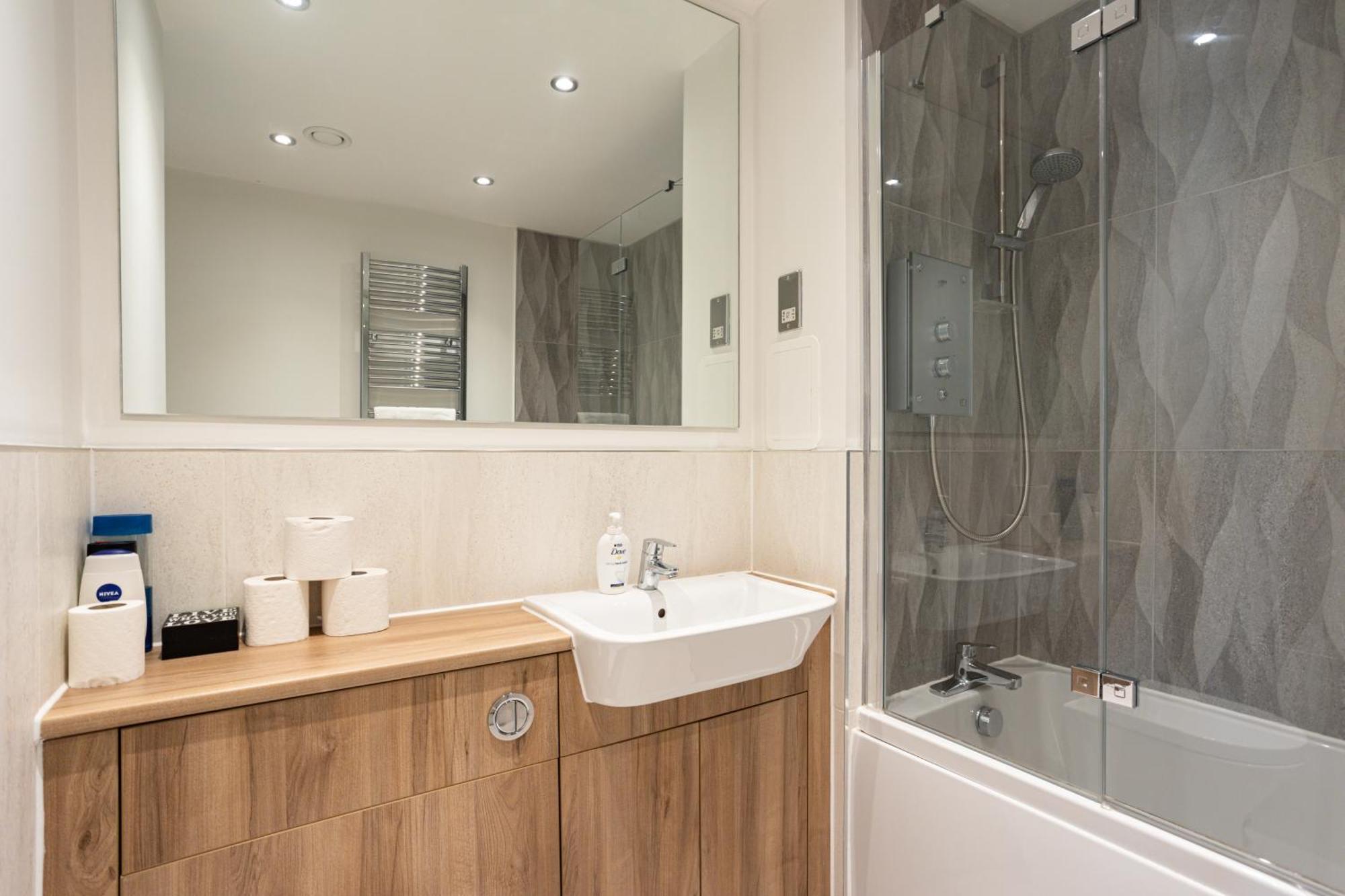 Comfy 2 Bedroom Apartment Near Edinburgh City Centre מראה חיצוני תמונה